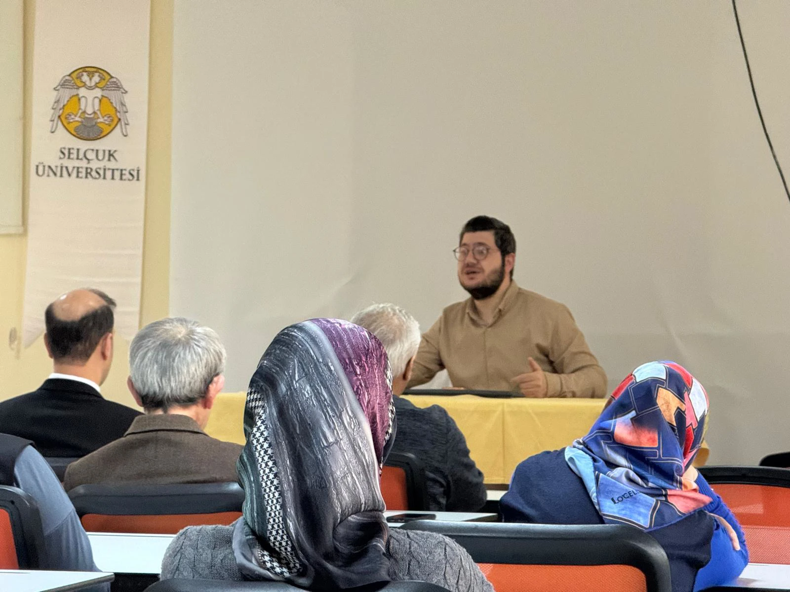 Kütüphanemizde "Kamusal Ahlak" Konulu Hizmet İçi Eğitim Gerçekleştirildi